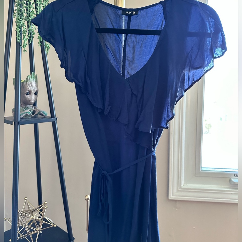 Navy Blue‎ short sleeve Shirt, S. Fits lose & comes with lace around the waist.